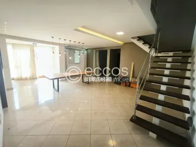 Cobertura com 4 Quartos para alugar, 245m² no Centro, Uberlândia