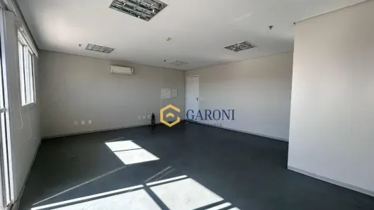 Sala Comercial à venda, 45m² no Vila Hamburguesa, São Paulo