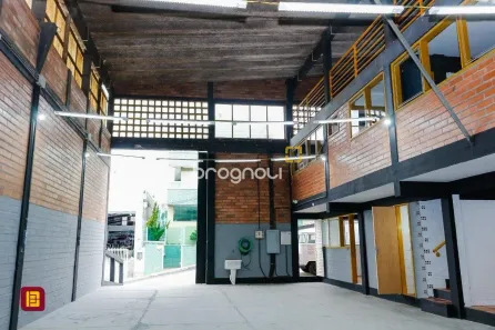 Galpão/Depósito/Armazém à venda, 474m² no Serraria, São José