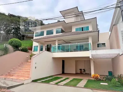Sobrado com 4 Quartos à venda, 357m² no Lagoa, Macaé