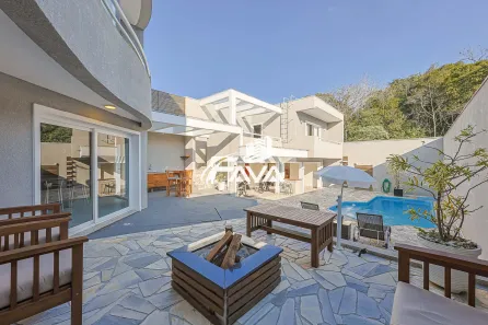 Casa com 3 Quartos à venda, 325m² no Orleans, Curitiba