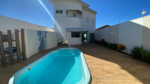 Sobrado com 5 Quartos à venda, 272m² no Centro, Araguari