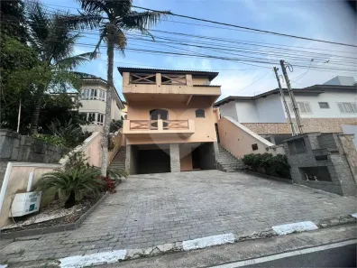 Sobrado com 3 Quartos à venda, 250m² no Arujázinho IV, Arujá