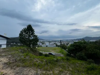 Lote/Terreno à venda, 689m² no Córrego Grande, Florianópolis