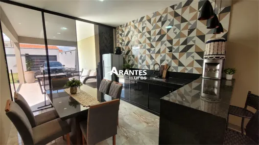 Casa com 3 Quartos à venda, 91m² no Laranjeiras, Uberlândia