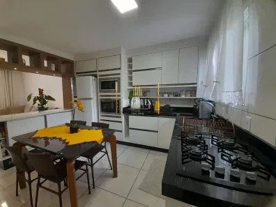 Sobrado com 3 Quartos à venda, 160m² no Vila Nova, Joinville