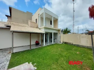 Casa com 3 Quartos para alugar, 110m² no Campeche, Florianópolis