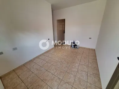 Casa com 3 Quartos para alugar, 75m² no Jardim das Palmeiras, Uberlândia