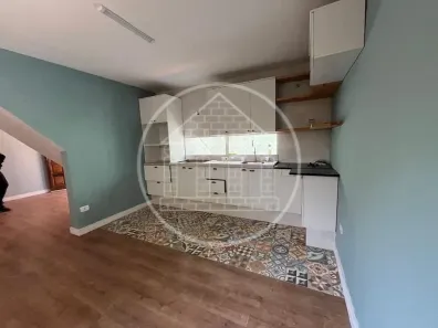 Sobrado com 5 Quartos à venda, 180m² no Jardim Roschel, São Paulo