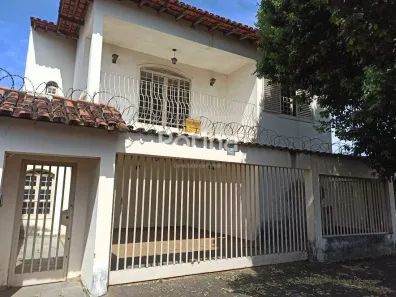 Casa com 4 Quartos para alugar, 330m² no Umuarama, Uberlândia
