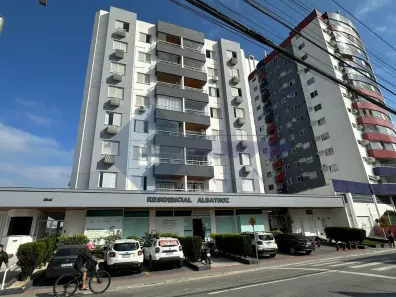 Apartamento com 2 Quartos para alugar, 65m² no Centro, Palhoça