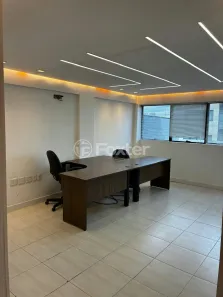 Sala Comercial à venda, 47m² no Passo da Areia, Porto Alegre