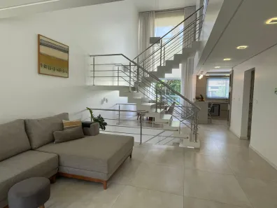 Casa com 3 Quartos à venda, 329m² no Coqueiros, Florianópolis