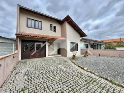 Casa com 3 Quartos à venda, 100m² no Petrópolis, Joinville