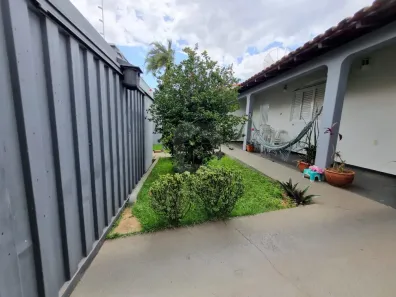 Casa com 3 Quartos à venda, 200m² no Cidade Jardim, Uberlândia