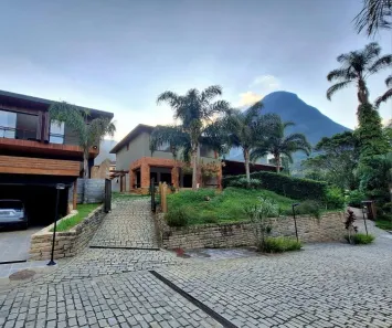 Casa de Condomínio com 4 Quartos à venda, 278m² no Retiro, Petrópolis