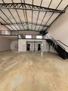 Ponto Comercial para alugar, 361m² no Novo Mundo, Uberlândia