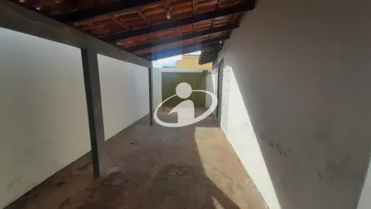 Casa com 3 Quartos para alugar, 120m² no Laranjeiras, Uberlândia