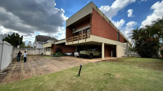 Casa com 7 Quartos para alugar, 600m² no Bela Suiça, Londrina