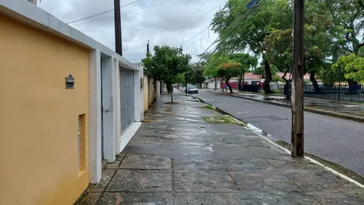 Casa com 4 Quartos à venda, 300m² no Hipódromo, Recife