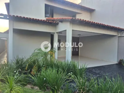 Casa com 4 Quartos à venda, 242m² no Presidente Roosevelt, Uberlândia