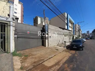 Lote/Terreno para alugar, 525m² no Saraiva, Uberlândia