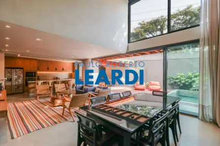 Casa de Condomínio com 3 Quartos à venda, 430m² no Jardim Guedala, São Paulo