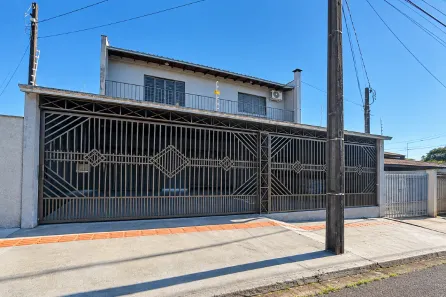 Casa com 3 Quartos para alugar, 420m² no Catuai, Londrina