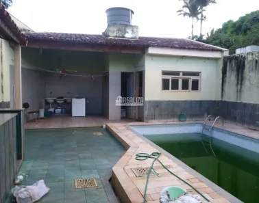 Casa com 4 Quartos à venda, 557m² no Vila São José, Uberaba
