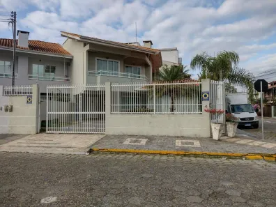 Sobrado com 3 Quartos à venda, 175m² no Dom Bosco, Itajaí