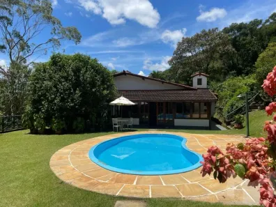 Casa de Condomínio com 3 Quartos à venda, 400m² no Itaipava, Petrópolis