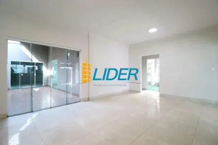Casa com 3 Quartos para alugar, 150m² no Granada, Uberlândia
