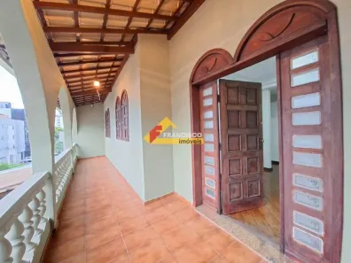 Casa com 3 Quartos para alugar, 235m² no Vila Belo Horizonte, Divinópolis