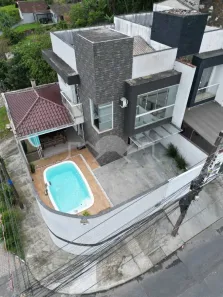 Sobrado com 3 Quartos à venda, 134m² no Petrópolis, Joinville
