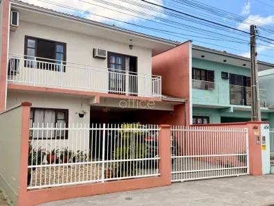 Sobrado com 3 Quartos à venda, 142m² no Costa e Silva, Joinville
