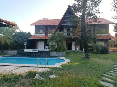 Sobrado com 6 Quartos para alugar, 700m² no De Lourdes, Fortaleza
