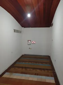 Casa com 2 Quartos para alugar, 55m² no Vila Rossi, São José dos Campos