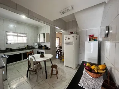 Sobrado com 3 Quartos para alugar, 208m² no Enseada, São Sebastião