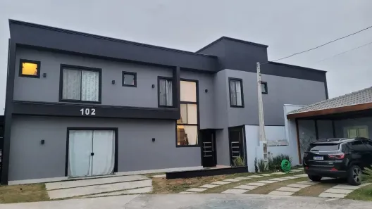Sobrado com 3 Quartos para alugar, 343m² no Jardim Jacinto, Jacareí