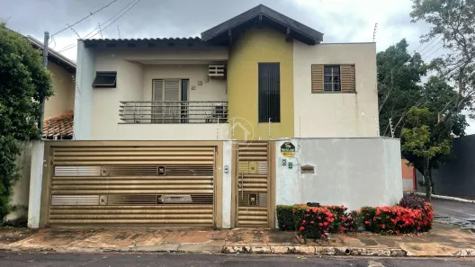 Sobrado com 3 Quartos à venda, 207m² no Chácara Cachoeira, Campo Grande