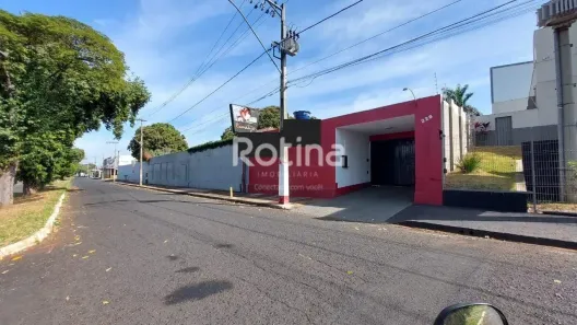 Prédio Comercial para alugar, 350m² no Presidente Roosevelt, Uberlândia