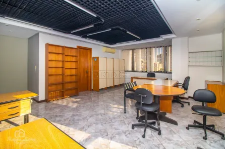 Sala Comercial à venda, 82m² no Três Figueiras, Porto Alegre