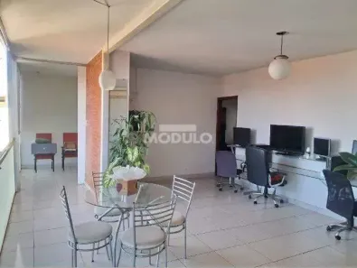 Casa com 3 Quartos para alugar, 373m² no Lídice, Uberlândia