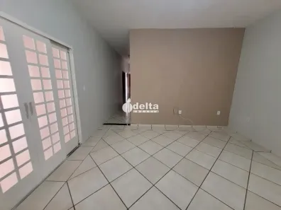 Casa com 3 Quartos para alugar, 170m² no Jardim Europa, Uberlândia