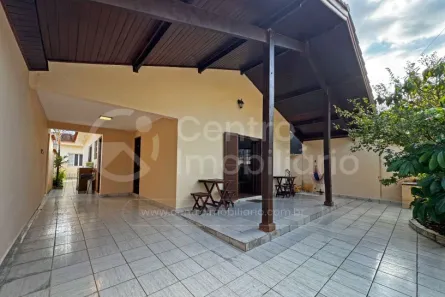 Casa com 3 Quartos à venda, 165m² no Belmira Novaes, Peruíbe