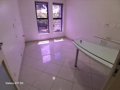 Sala Comercial à venda, 119m² no Menino Deus, Porto Alegre