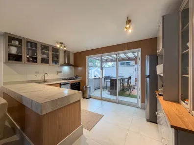 Casa de Condomínio com 4 Quartos para alugar, 179m² no Chácara São João, Carapicuíba