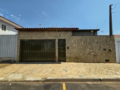 Casa com 3 Quartos para alugar, 140m² no São Joaquim, Franca