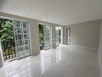 Casa com 5 Quartos para alugar, 270m² no Valparaíso, Petrópolis