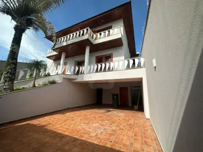 Sobrado com 5 Quartos à venda, 400m² no Tabajaras, Uberlândia